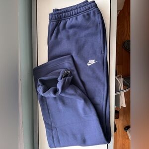 Nike Club Fleece Sweatpant Bungee NWOT Navy Blue Men’s size Medium